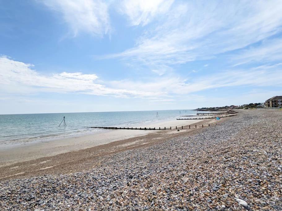 Beach View Middleton-on-Sea Exterior photo